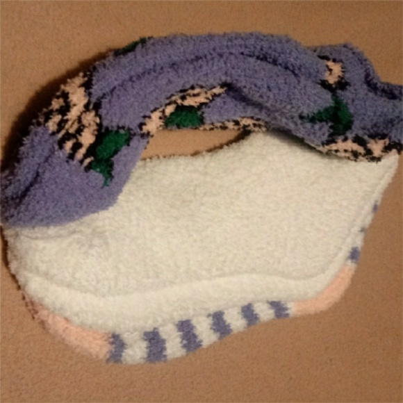 3 Pack Betsey Johnson Fuzzy Socks - Picture 5 of 7